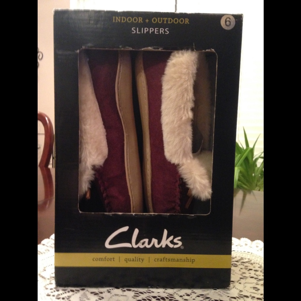 NIB Clarks Indoor/Outdoor Moccasin Slippers